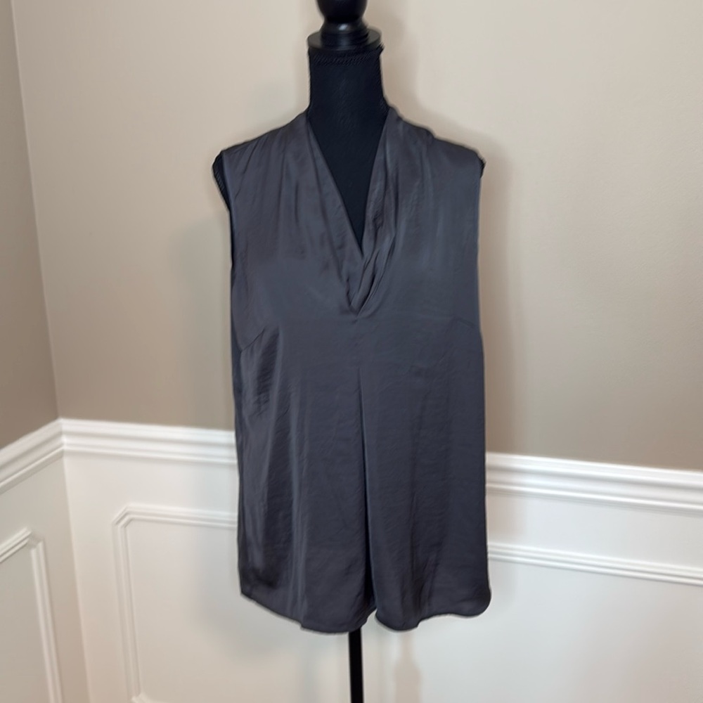 NWOT Cabi Women’s Dark Grey Veneer Sleeveless Style 3786 Top, Medium